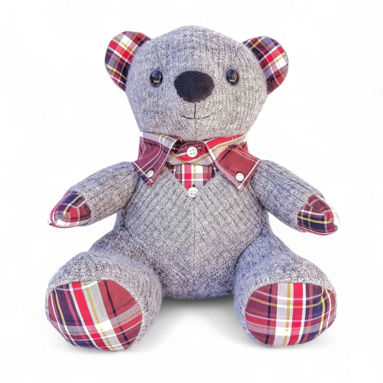 Gestreepte speelgoedbeer met een schattige uitstraling.